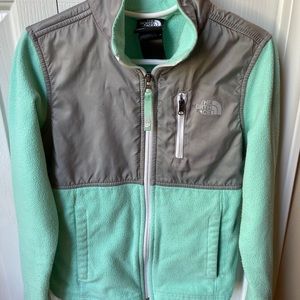 Girls’ The North Face lightweight fleece